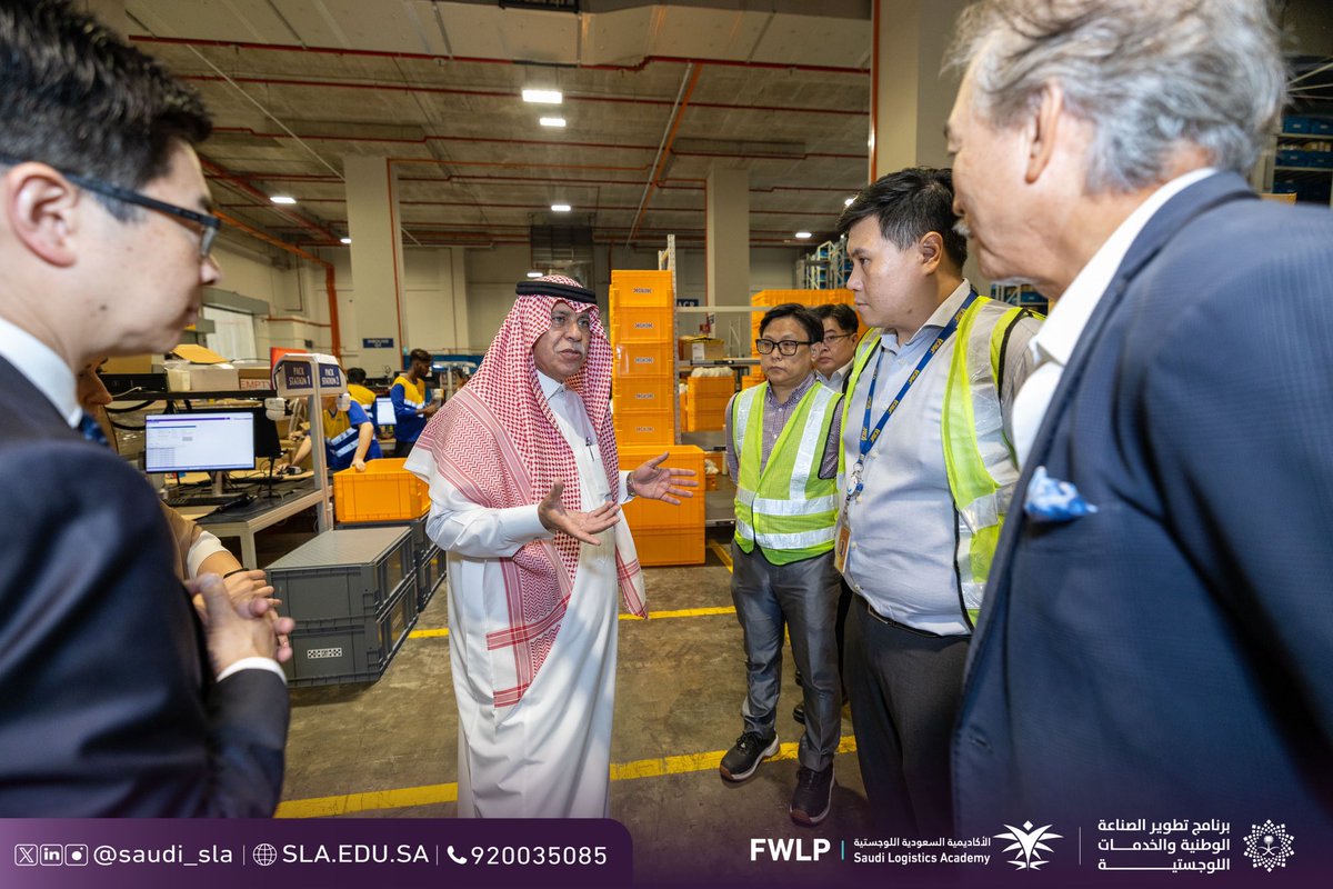 saudi_sla's tweet image. معالي وزير التجارة @malkassabi يزور مقر التدريب لبرنامج قياديات المستقبل والذي أطلقته #الأكاديمية_السعودية_اللوجستية بالتعاون مع أكاديمية سلاسل الإمداد واللوجستيات في جمهورية سنغافورة لتأهيل ١٥ قيادية سعودية بالقطاع اللوجستي