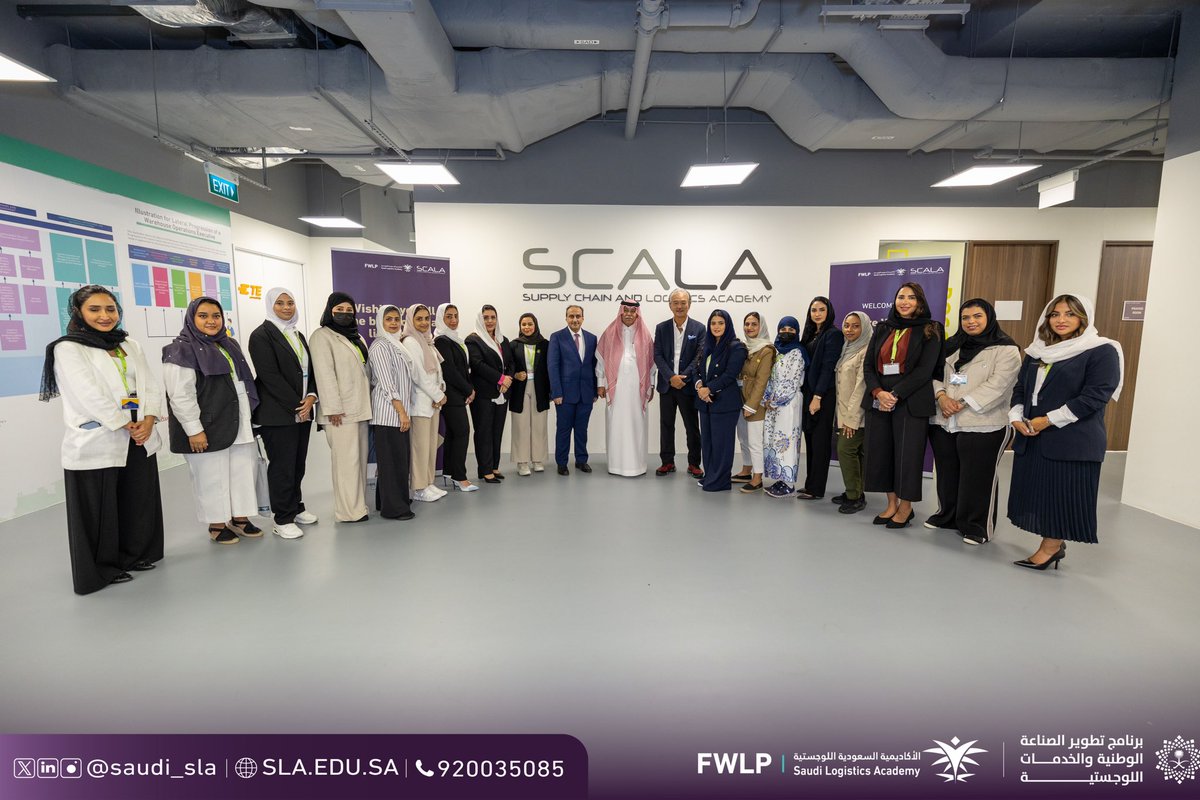saudi_sla's tweet image. معالي وزير التجارة @malkassabi يزور مقر التدريب لبرنامج قياديات المستقبل والذي أطلقته #الأكاديمية_السعودية_اللوجستية بالتعاون مع أكاديمية سلاسل الإمداد واللوجستيات في جمهورية سنغافورة لتأهيل ١٥ قيادية سعودية بالقطاع اللوجستي