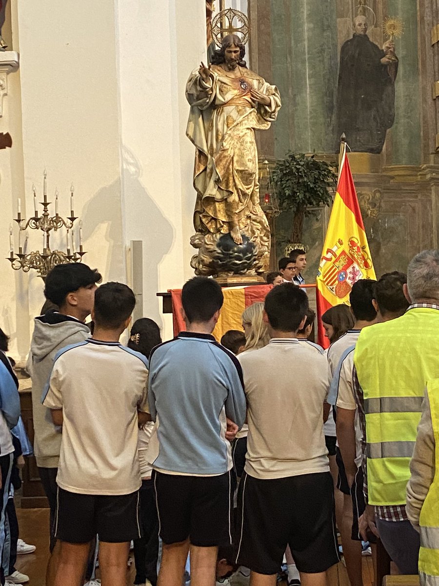 Felicitamos al  <a href="/Colegio_Tavera/">Colegio Tavera</a>  y a las <a href="/HijasCaridadEC/">Hijas de la Caridad</a> en el día de San Vicente de Paúl que han celebrado en el Santuario de los Sagrados Corazones.