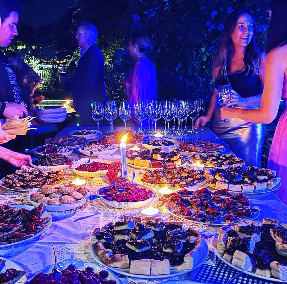 JulianLennon's tweet image. What a Beautiful start of the Exhibition ‘Eva and Friends’…
Many more pictures to come, of the Exhibition space and the Private Opening &amp;amp; following dinner, in one of the most beautiful gardens in Lisbon…
Congratulations Eva, on such a Beautiful show &amp;amp; such a wonderful…