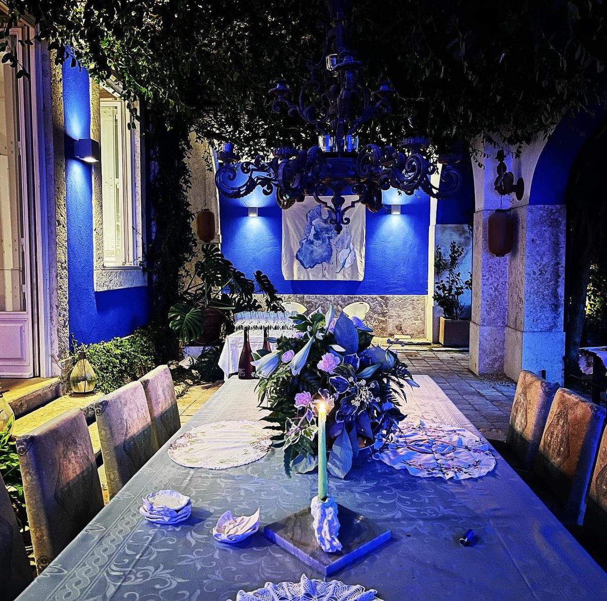 JulianLennon's tweet image. What a Beautiful start of the Exhibition ‘Eva and Friends’…
Many more pictures to come, of the Exhibition space and the Private Opening &amp;amp; following dinner, in one of the most beautiful gardens in Lisbon…
Congratulations Eva, on such a Beautiful show &amp;amp; such a wonderful…