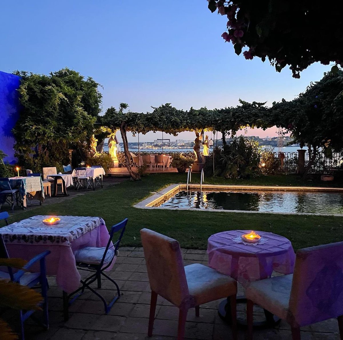 JulianLennon's tweet image. What a Beautiful start of the Exhibition ‘Eva and Friends’…
Many more pictures to come, of the Exhibition space and the Private Opening &amp;amp; following dinner, in one of the most beautiful gardens in Lisbon…
Congratulations Eva, on such a Beautiful show &amp;amp; such a wonderful…