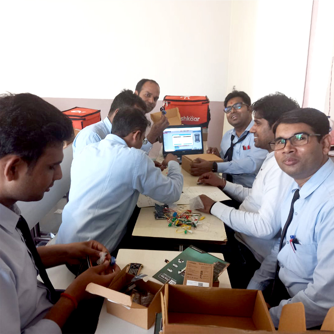 AvishkaarEdu's tweet image. Interactive teacher training session successfully conducted by Avishkaar at Dundlod Public School, Jhunjhunu branch.

📲 Checkout more about us here - rb.gy/7o1aw
.
#teachertraining #avishkaarrobotics #roboticskit #stemeducation