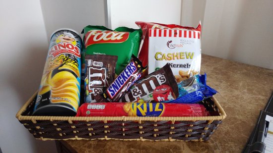 JukiHoki's tweet photo. Lo bisa dianggap kaum berada kalau..
1. Ngambil snack di hotel tanpa mikirin harga https://t.co/IdijNUvwkc