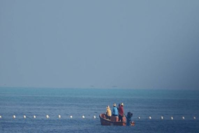 DefenseMirror's tweet photo. Philippines to Remove Chinese Floating Barrier: https://t.co/HeHsg9Rgeg
#Philippines #China #FloatingBarrier #SouthChinaSea #ScarboroughShoal #PanatagShoal https://t.co/i39G0sQRhi