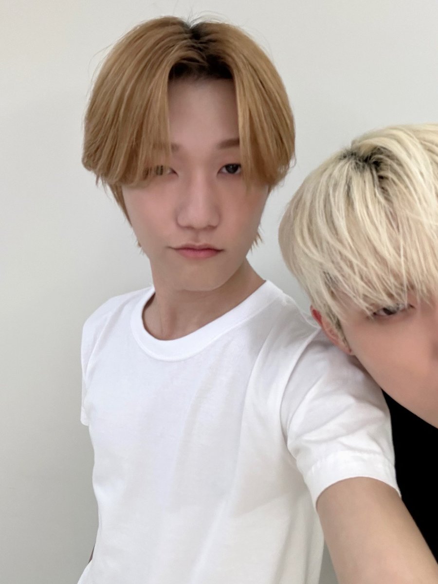 P1H_members's tweet photo. 우리 뉴 제네레이션 어메이징 짱짱 쿨 섹시 리더 기호형! 어느덧 9월의 마지막 형의 생일까지 훌쩍 다가왔네 먼저 생일 너무너무 축하해 
#HappyKEEHODay

#P1Harmony #JONGSEOB https://t.co/ucY7Q7wDRF