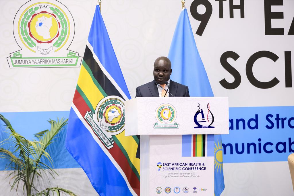jumuiya's tweet photo. #HappeningNow

#9thEAHSC23

"Research carried out in EAC Region with lessons learnt form the COVID-19 pandemic and challenges encountered will be shared during  this #EAHSC  &amp; followed by constructive Expert’s discussions"@AguerAriik EAC #DSG

@RwandaMFA @EAHRC_eahealth https://t.co/kiJcQrC0lp