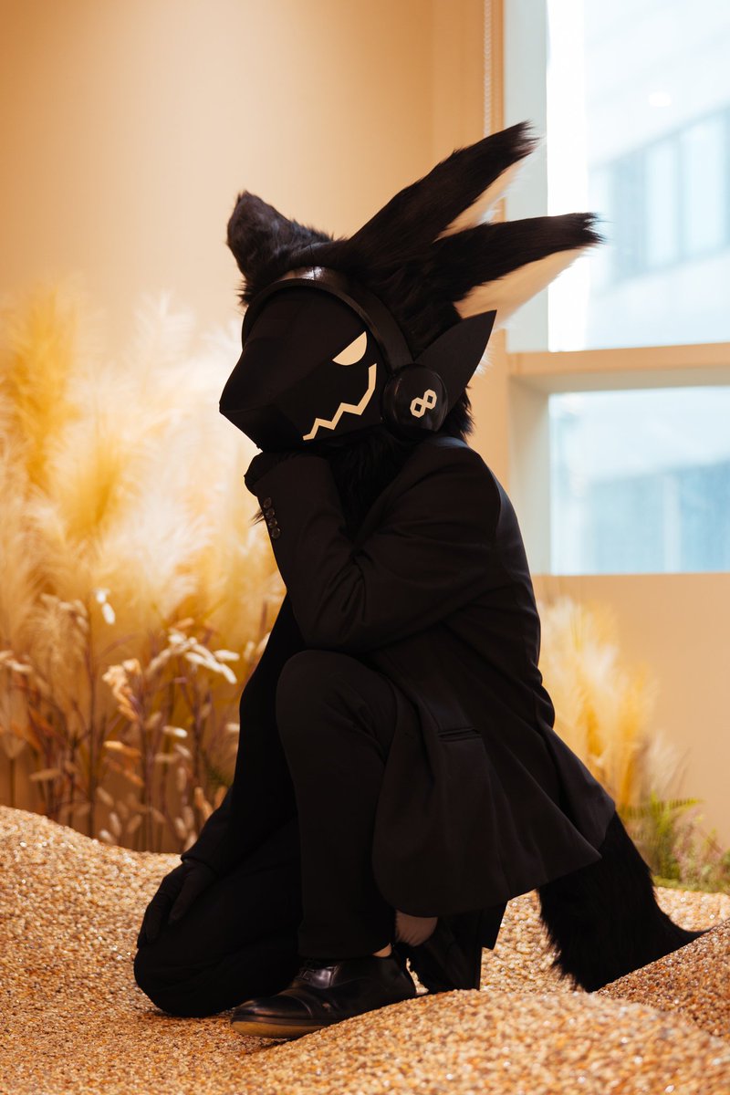 #FursuitEveryday #protogen 
Hmm... As expected, I'm handsome
흐음....역시 난 잘생겼어