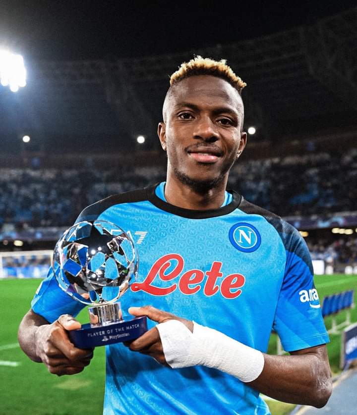 Napoli publicly mocking Osimhen for missing penalty and calling him a Cocon*t is a total disrespect to the player and Nigeria as a whole.. ❌ Italian teams are fond of this Non-sense 😡😡😡 We stand with Osimhen 🇳🇬🇳🇬🇳🇬🇳🇬 @sscnapoli You must #RespectOsimhen @victorosimhen9