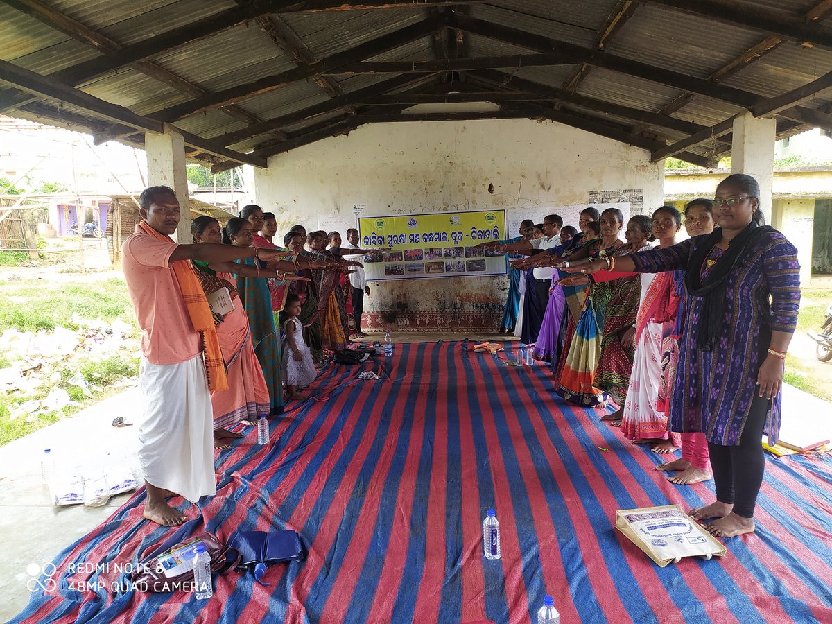 JSMKandhamal's tweet image. jeebika surakhaya manch, Tikabali BLC meeting was organised for strengthening and sustainability #AtamashaktiTrust #OSM #MSMO #12baje #empowerment#collectiveaction#traning