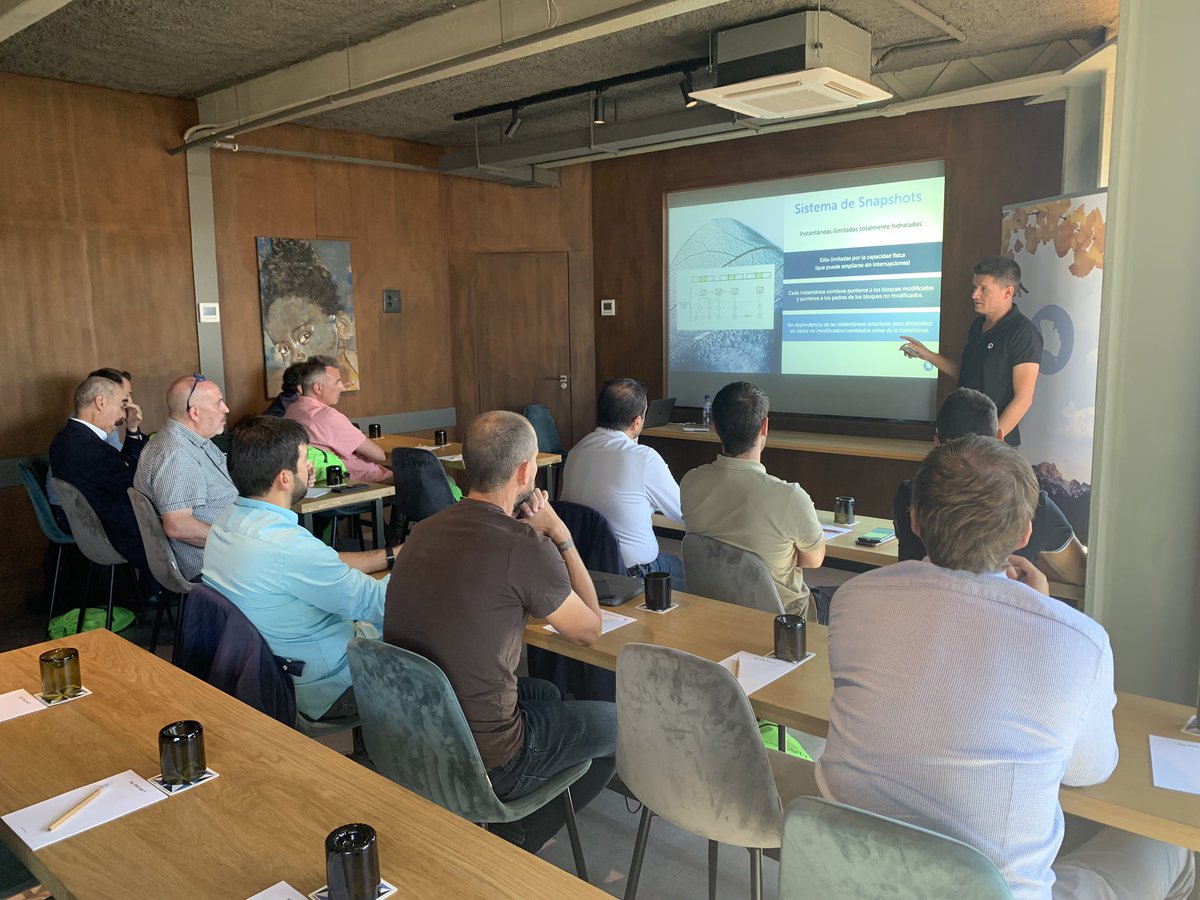3ricros's tweet photo. Hoy en @EncoraTeam estamos de evento en #Barcelona hablando sobre #Tecnologia y #Backup con el gran @miquelMariano 👏👏👏 https://t.co/NCkLOIozSU