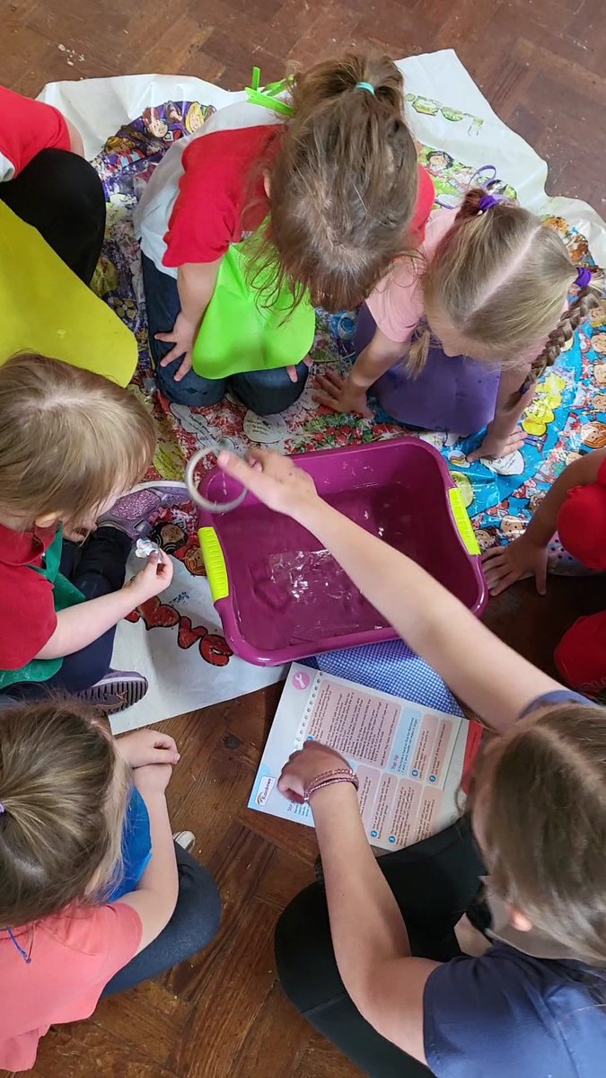 DIY night at Rainbows this week, we had a painting race, fixed a leak, hammered, put a screw in, filled some gaps and fixed some boxes! ⚒️