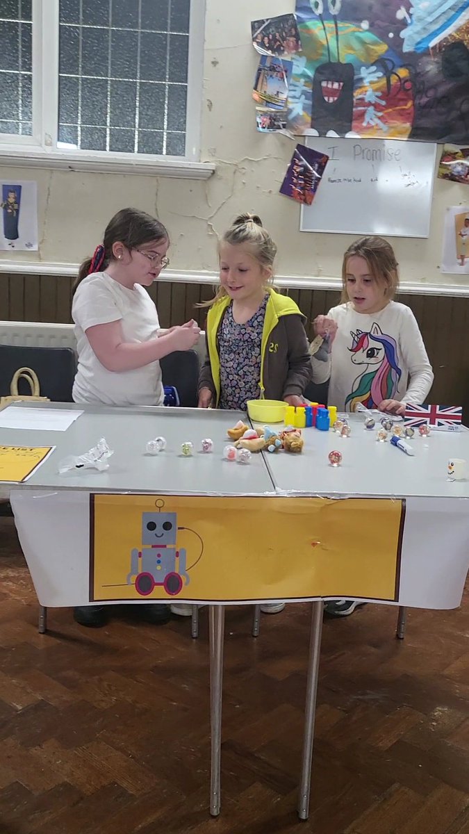 Welcome to Brownie Town! This week the Brownies shopped until they dropped 🛍