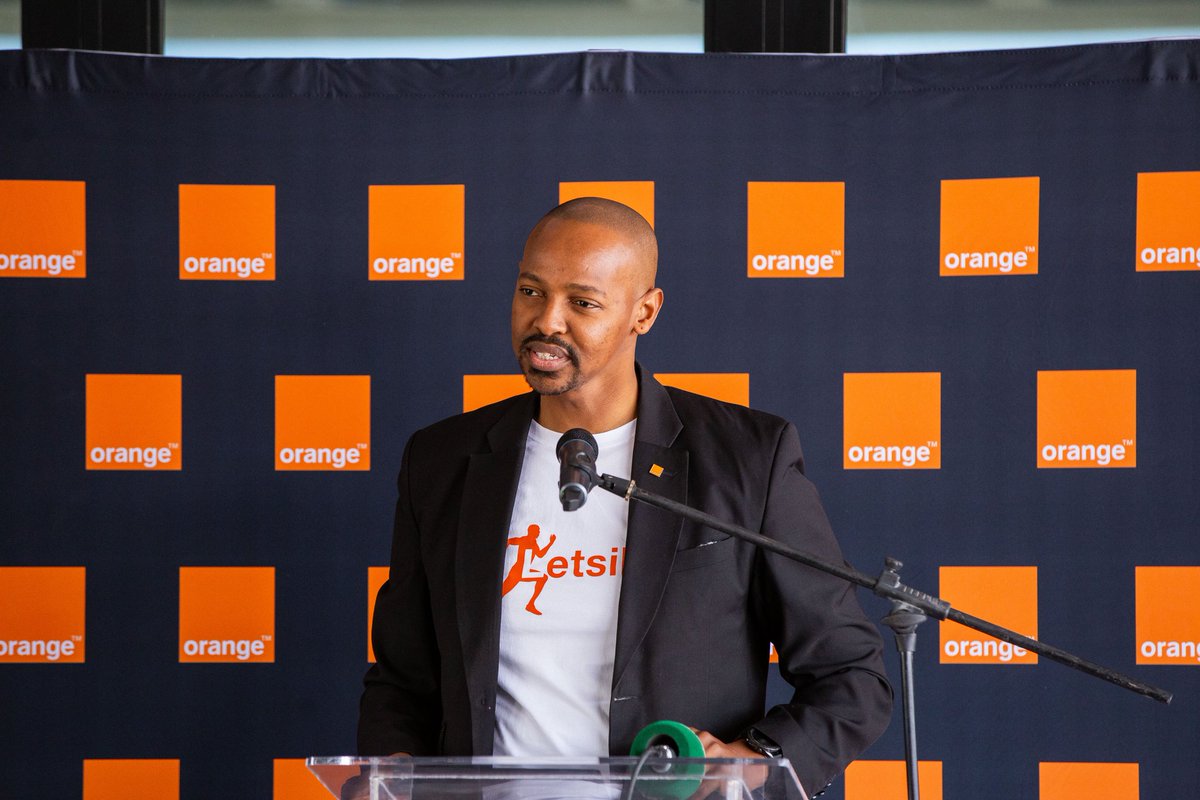 orangebw's tweet image. What a man, what a talent, what a star, a record breaker! We welcomed our champ and brand ambassador, @LetsileTebogo2 home from a wonderful season. For his exceptional performance he has been rewarded with P150,000.00. #CloserToGreatness #BreakingTheLimits #GOLetsileTebogo