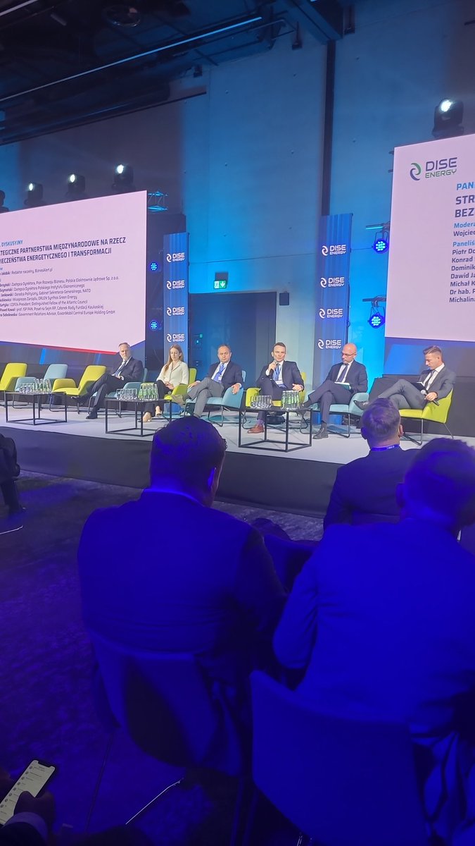 Zaczynamy panel "Strategiczne partnerstwa miedzynarodowe na rzecz bezpieczeństwa energetycznego i transformacji"