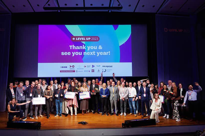 Scy Dye B.V. uit Oss kreeg tijdens Level Up 2023, hét startup event in Brabant, de publieksprijs voor de meest veelbelovende Brabantse Start Up uitgereikt.
#startup #ondernemen #publieksprijs #sustainable #textiles #klimaatneutraal #textiel #Oss

Level Up 2023, 📷: Bram Saeys