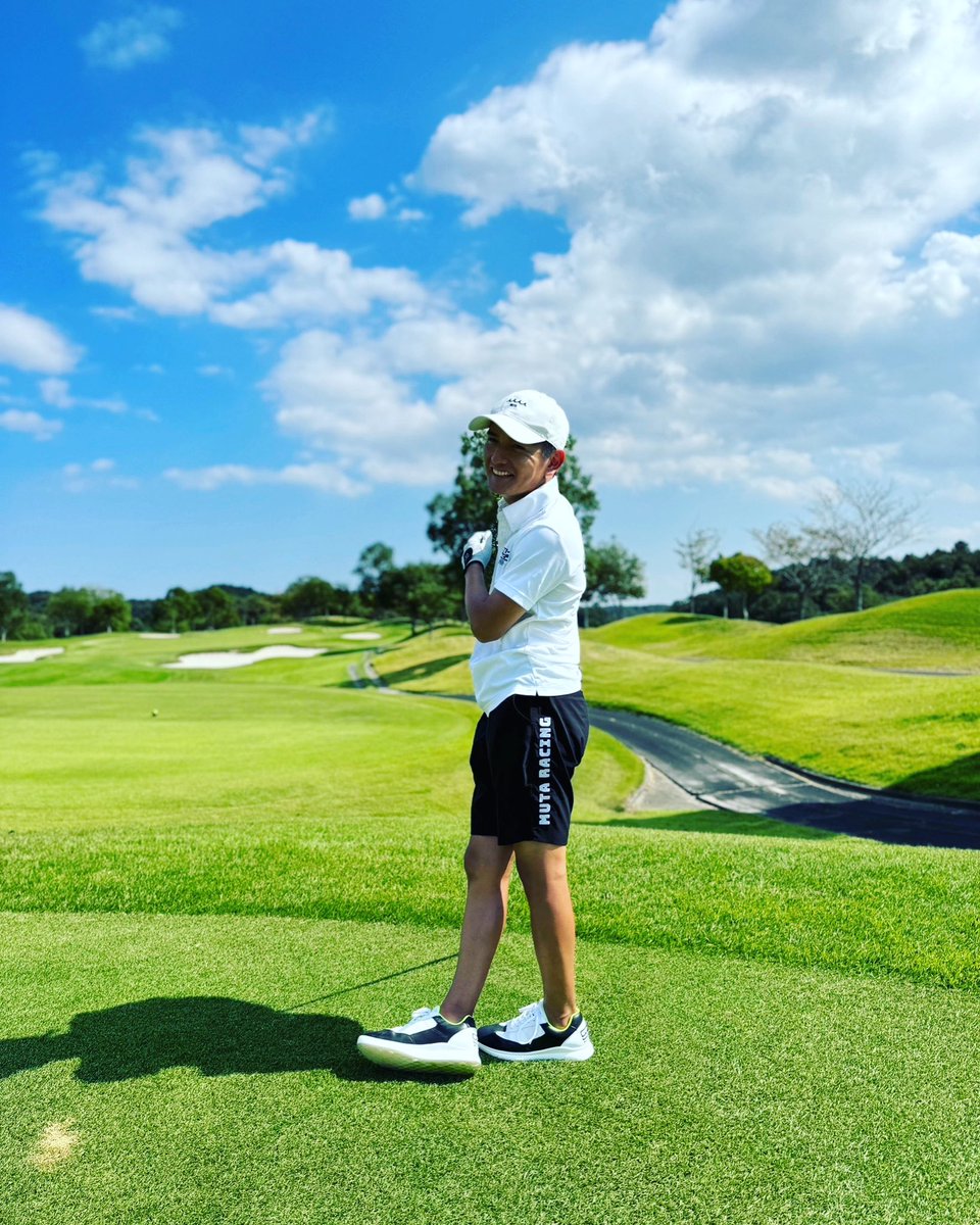 tairahibiki's tweet photo. 久し振りのゴルフ
空振りしないかな…と思ったけど
いい感じ😆
特大失敗とか無ければね…!笑
#muta
#mutamarine
#mutagolf
#mutaracing
#mutawear https://t.co/yXT9Nt5zsq
