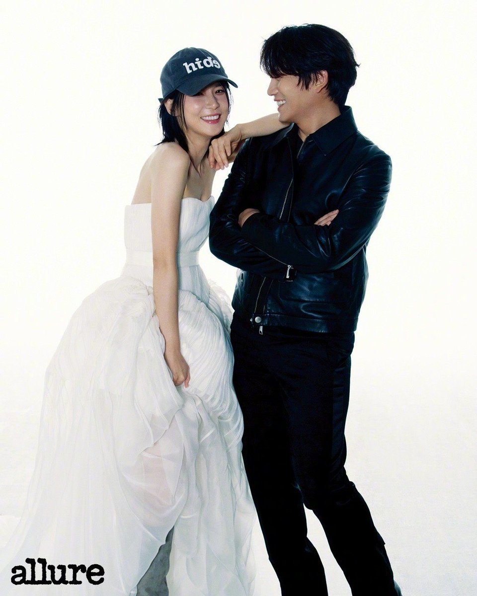 HiTVSpanish's tweet photo. Ji Sung - Lee Bo Young han estado casados durante 10 años y su historia de amor sigue siendo hermosa y sin cambios como su belleza ❤️❤️❤️

#jisung #leeboyoung https://t.co/BcKC5SP801