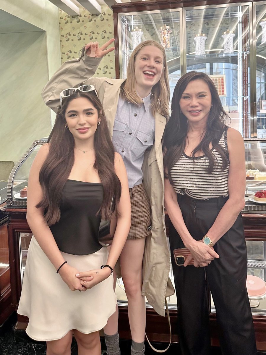drewlythe's tweet photo. Blythe and Dr. Belo with #HunterSchafer! 🥰 https://t.co/7P4uX3pGHt