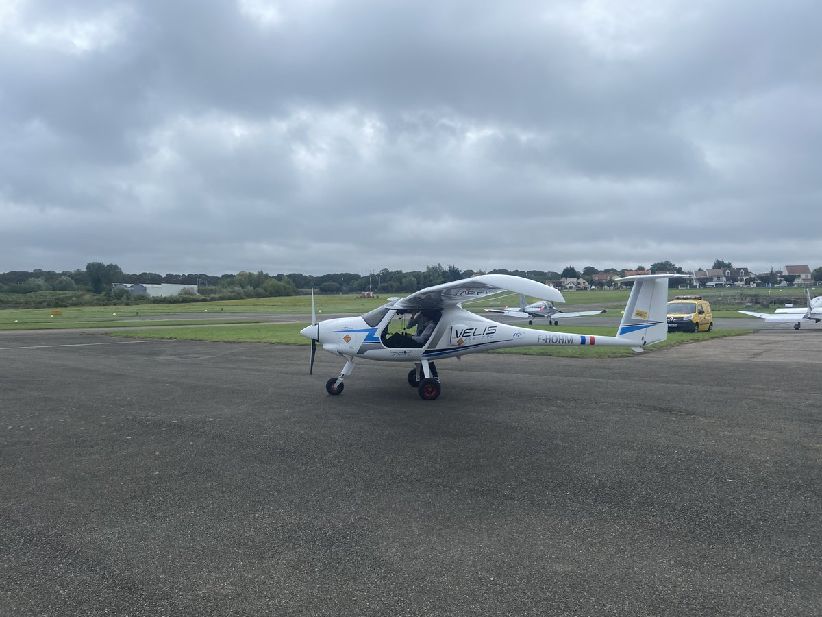 pipistrelEU's tweet photo. 📍 Chavenay Villepreux & Saint-Cyr-l'École
On day two of the Electric Tour of Ile de France, the Velis Electro made two pit stops!
It was exciting seeing the Velis Electro cover different regions of France, sustainably ✈ ☀
#Pipistrel #Electrictour #Sustainableaviation https://t.co/jvHsyhMqAM