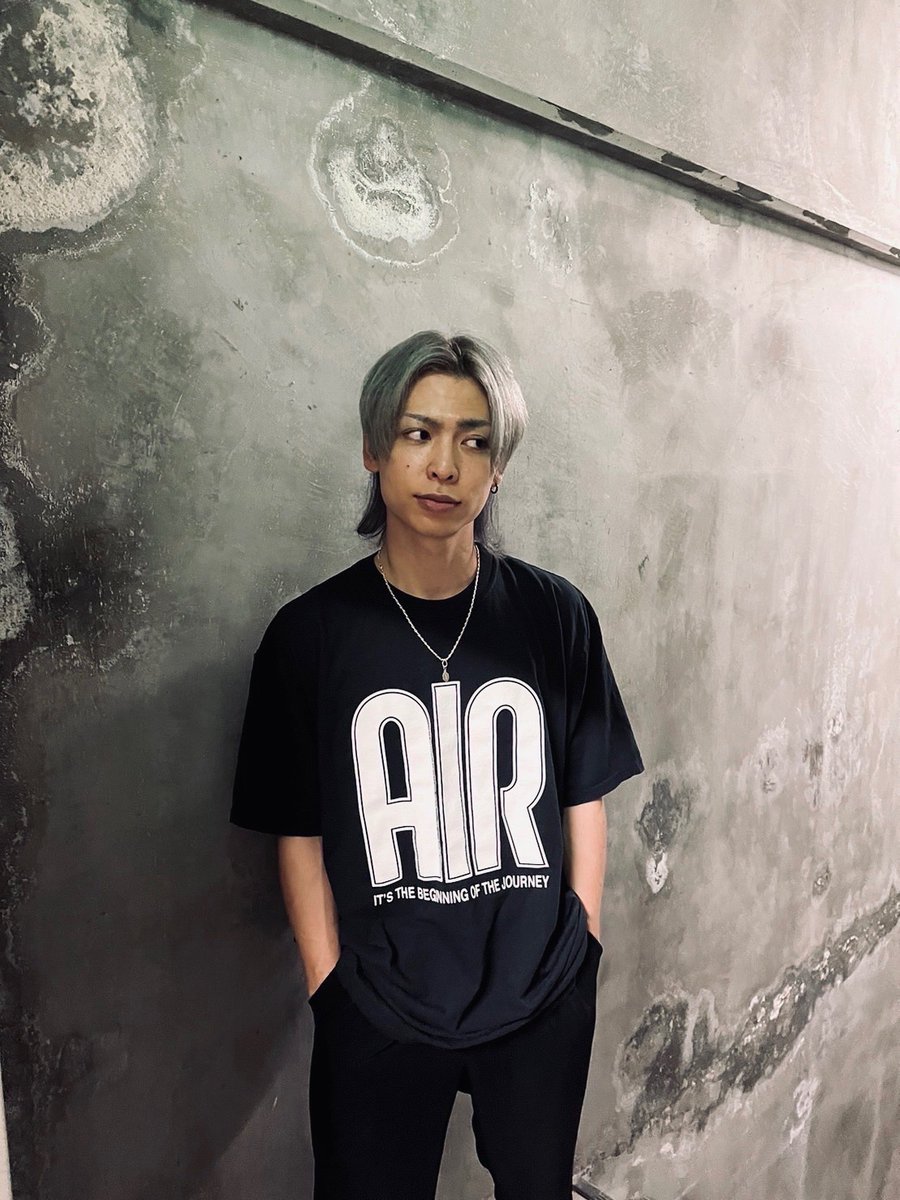 wizzard_fac's tweet photo. 🔺13.3g TOUR 2023 "AIR"🔺
オフィシャルツアーTシャツのデザインをやらせていただきました!
WIZZARDコラボTは明日販売開始となります❗️
是非チェックしてみて下さい。
@13_3g_official
#13_3g × #WIZZARD
#wizzard_fac https://t.co/kqdjCbdCMd
