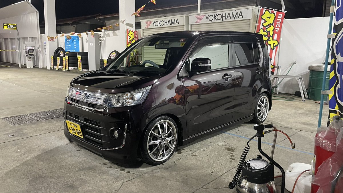 車高下げました🤚ディーラー通勤車
なので、合法車高ですが...😂😂😂

もうちょい下げたいけど、リアはバネ
変えないともうこれ以上下がらない🥲
バネ変えてもアクスル変えないとほん
の少ししか下がらないと思うけど🤔
　　　(スズキ車の嫌いな所)