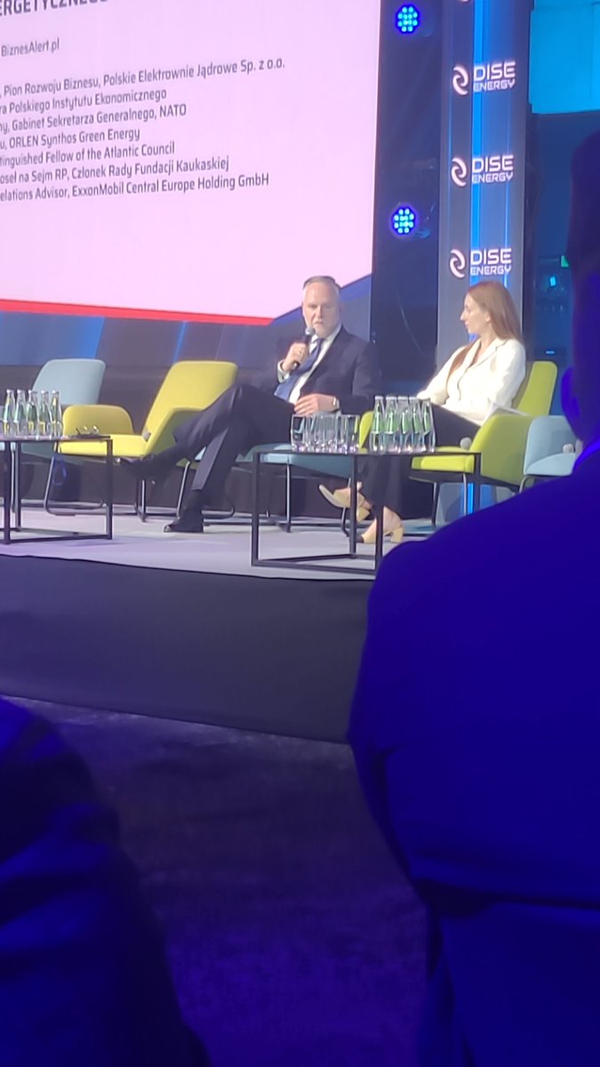 "Polska staje się beneficjentem energetyki jądrowej. Małe reaktory to wydatek ok 1,5 miliarda euro. Mamy ambitne plany,aby tych reaktorów stanęło ok. 30 - powiedział Dawid Jackiewicz