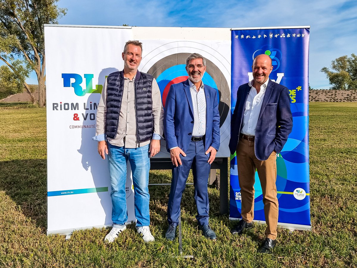 #Terredejeux2024 | 🏹🎯 Retour en images sur l'inauguration des 26 nouveaux pas de tir du Centre régional de tir à l'arc (CRTA) qui s'est déroulée en présence des élus du territoire, du président de la <a href="/FFTiralArc/">Fédération Française de Tir à l'Arc</a> <a href="/jm_cleroy/">Jean-Michel CLEROY</a> et des <a href="/ARiomois/">Archers Riomois</a> 👏 En route vers les <a href="/jeuxolympiques/">Jeux Olympiques</a> !