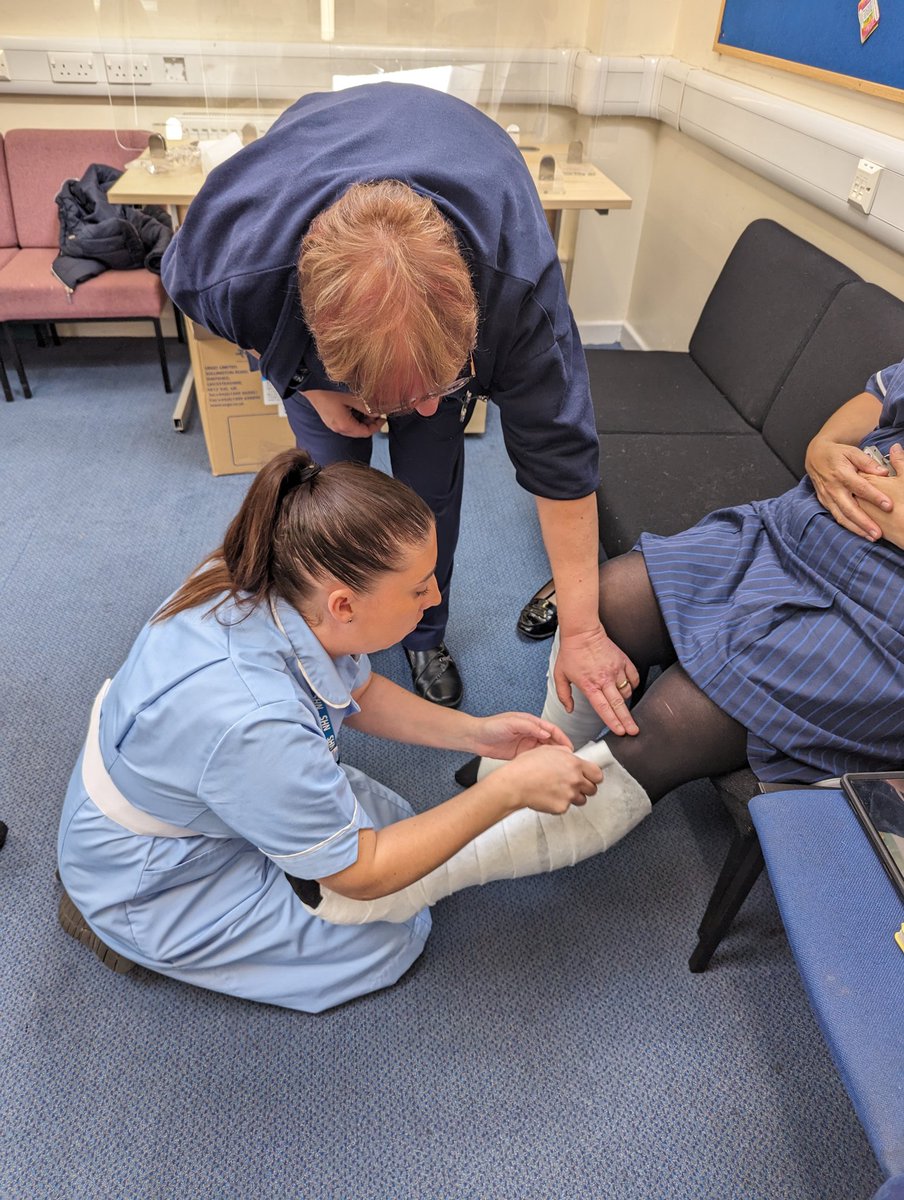 RotherhamCTD's tweet photo. #TRFTCommuniTeam teaching of 2 layer bandages by one of our Community Practice Educators @RotherhamNHS_FT https://t.co/eLGxBCGDDK