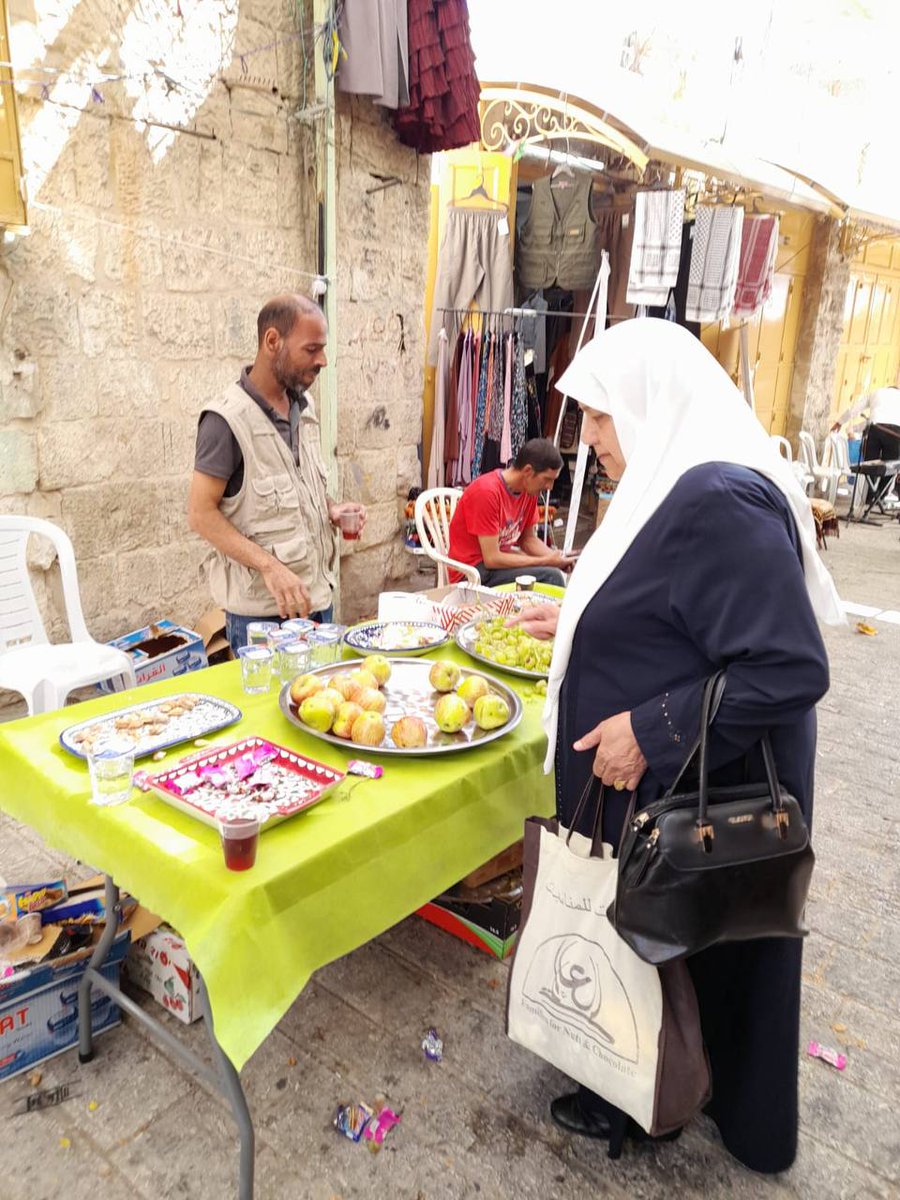 ain_khalel's tweet photo. أجواء البلدة القديمة بمدينة الخليل في إحياء ذكرى المولد النبوي الشريف. https://t.co/IfoVzWu3c4