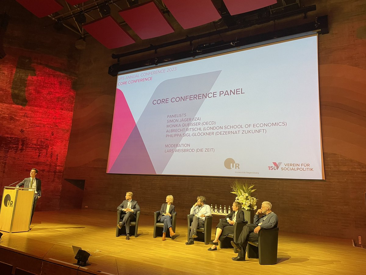 Core Conference Panel: Was ist die soziale Frage heute? Was ist das Verhältnis von Wissenschaft und Aktivismus? Wieder toll besetzt! #vfs_150 #vfs_conference2023 <a href="/uni_regensburg/">Universität Regensburg</a> <a href="/vwl_regensburg/">VWL Universität Regensburg</a>
