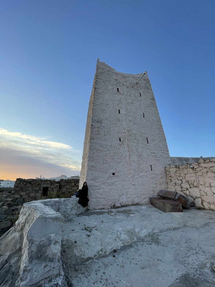americanbadu's tweet photo. Today is the @UNWTO  #WorldTourismDay23 and if I must say the most beautiful village is in Tanumah, Saudi Arabia. Tanumah is the homeland of Bani Shehr, the Arabic language, and of Arabic coffee. Tanumah is right in the heart of the third fertile cresent after Mesopatamia and Egypt. Tanumah is home to the one of the most famous mountains in the world known as Mt. Manaa. Native flora include the beautiful Adenium. The Arabs say في تنومة بغيت آجن واهلي ما دروا بي meaning “in Tanumah I went so mad( from the beauty of the people and the land) that even my family lost me”. It is also the home town of my beloved wife @elhamvibe 

 #WorldTourismDay #WTD #WorldTourismDay2023