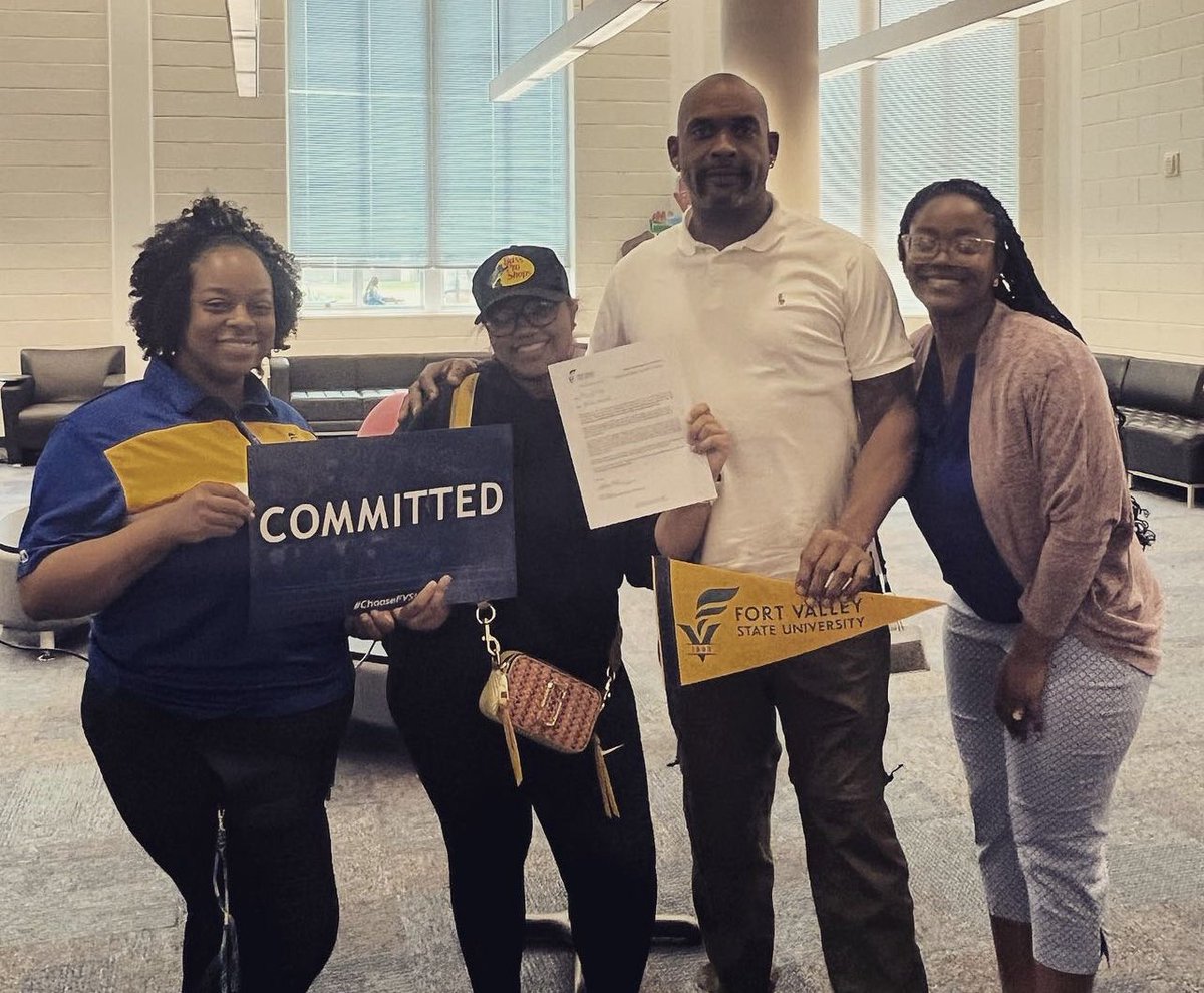Yesterday was another amazing day of on-site college acceptances for our @APSCarverEC scholars! Thank you @AlbanyStateUniv 🙌🏾🎉👏🏾 and @fvsu22 💪🏾❤️ #wearecarverec