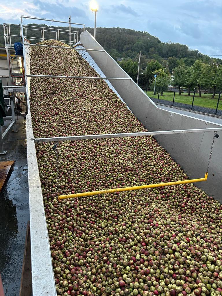 DeardenStewart's tweet photo. It’s a #thatcherscider morning #deardenshaulage https://t.co/g1EBfg8oIp