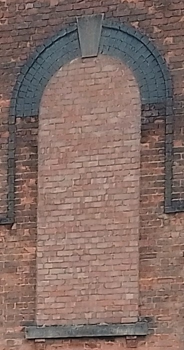 phil0073's tweet photo. Tall #GhostWindow on Old Train Shed (1872) #PhilOnaBike #WindowsOnWednesday #GhostWindows #Railway https://t.co/v0nVSj2jR7