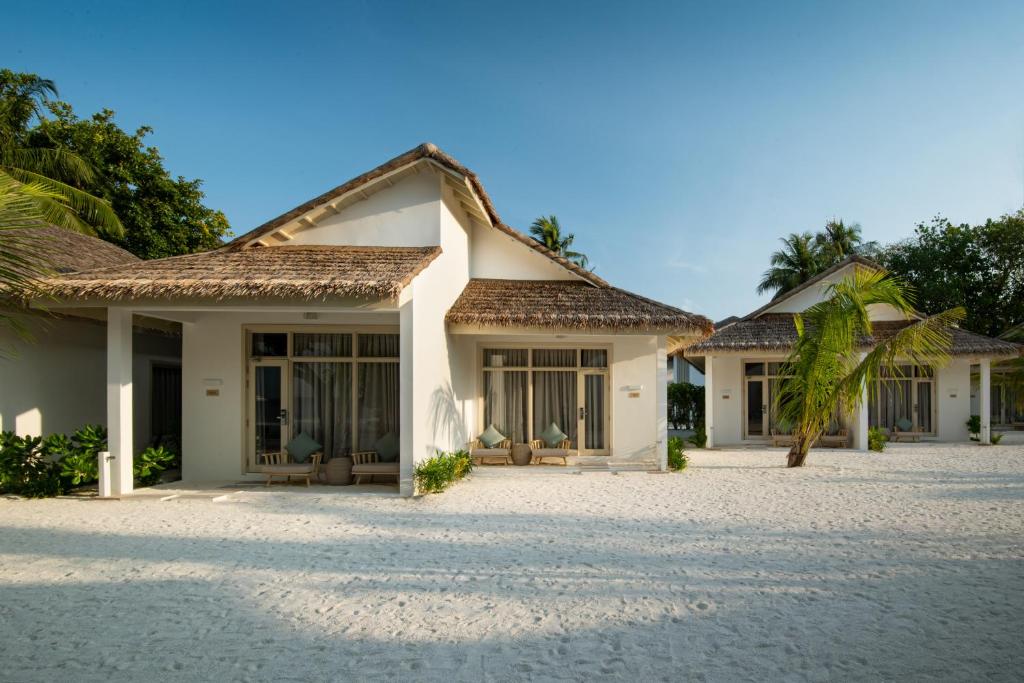 𝐃𝐢𝐯𝐞 𝐢𝐧𝐭𝐨 𝐋𝐮𝐱𝐮𝐫𝐲 𝐟𝐨𝐫 𝐋𝐞𝐬𝐬 – 𝟎𝟕-𝐍𝐢𝐠𝐡𝐭𝐬 𝐡𝐨𝐥𝐢𝐝𝐚𝐲 – 𝐌𝐚𝐥𝐝𝐢𝐯𝐞𝐬 𝐑𝐞𝐭𝐫𝐞𝐚𝐭
.
#BandosMaldives #MaldivesVacation #BeachfrontEscape #LondonToMaldives #TravelDeal #AllInclusive #LuxuryTravel #TropicalParadise #IslandRetreat #WhatAHoliday