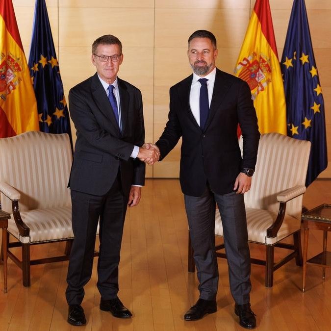 📊 ¿Qué coalición de gobierno es MEJOR para España?

🔃 PEDRO SÁNCHEZ Y YOLANDA DÍAZ
❤️NÚÑEZ FEIJÓO Y SANTIAGO ABASCAL