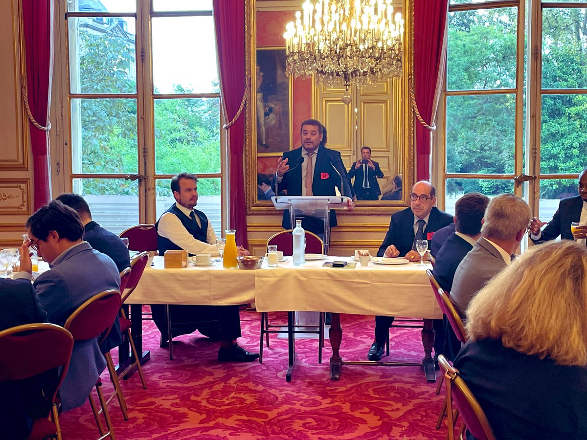 🔵 Au <a href="/Senat/">Sénat</a> ce matin avec le « Club du Journal des Départements ». J’y ai présenté notre <a href="/departement86/">Département de la Vienne</a> et la vision que nous portons dans la Vienne pour faire avancer le territoire ! 

Merci au Sénateur Janssens, à Olivier De Brabois et Jean-Philippe Delbonel de leur accueil.