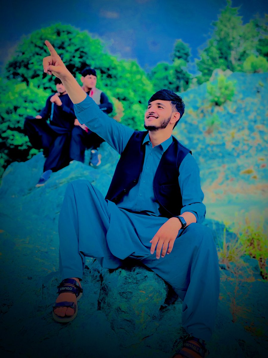neghmanullah's tweet photo. ژوند نور څـــۀ دی.؟
مينه ، موسکا ، احترام ، او ملګري.! https://t.co/X5nYxriU0K