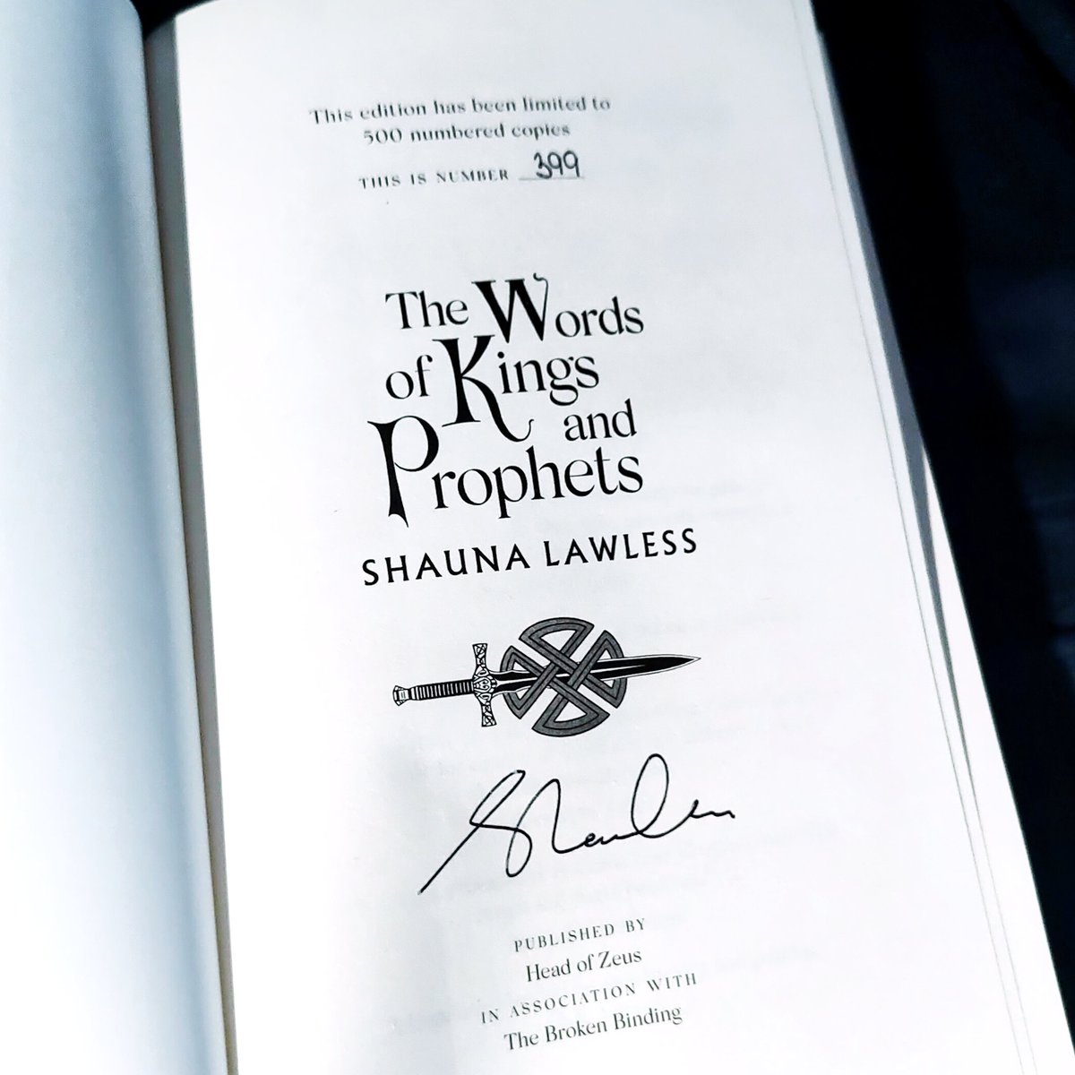 GeekyNerfherder's tweet photo. #NewSwag
@binding_broken signed & numbered special #Hardcover #FirstEdition of #TheWordsOfKingsAndProphets by @shaunaLwrites
#CoverArt by @micaelaalcaino
#BookMail #GaelSong @HoZ_Books https://t.co/vP6th8Erzl