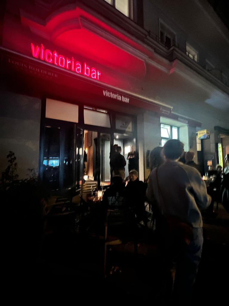 Jose_Girl's tweet photo. Thank you #victoriabar #berlin &amp; @jbeangallery 🖤 https://t.co/Qaby8DsZ8n