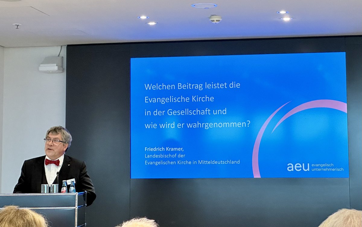 Landesbischof und Friedensbeauftragter der <a href="/EKD/">Evangelische Kirche</a> Friedrich Kramer spricht beim AEU <a href="/EvUnternehmer/">Arbeitskreis Evangelischer Unternehmer</a> Jahresempfang über die gesellschaftliche Rolle der Kirche. Dem Bild des sinkenden Schiffes setzt er das biblische Motiv des Geistes der Kraft, der Liebe und Besonnenheit entgegen.
