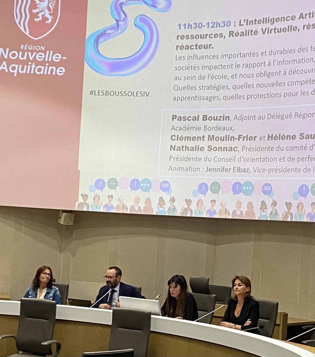 clemibordeaux's tweet photo. #boussolesIV #anae @NvelleAquitaine @RANouvAquitaine 
Intervention @nsonnac sur la table ronde #IA et Chat GPT, plateformes de ressources, Réalité Virtuelle, réseaux sociaux… et données au cœur du réacteur. https://t.co/B8elIAGYdK