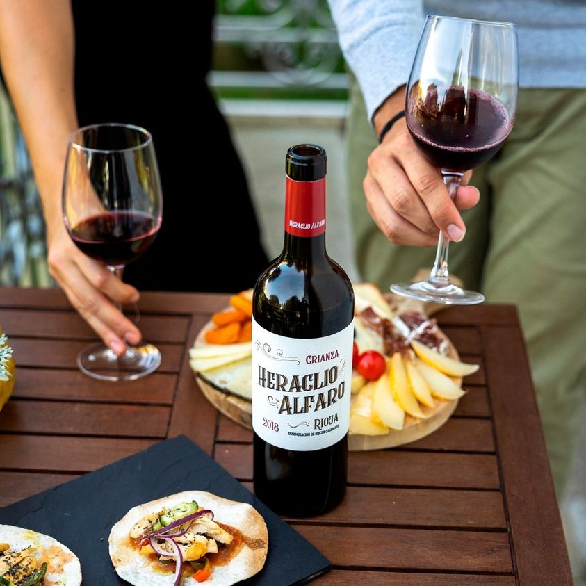 HeraclioAlfaro's tweet photo. Combinamos nuestras 4 variedades #Garnacha & #Tempranillo & #Graciano & #Mazuela en #HeraclioAlfaro, un rioja que os acompañará desde el aperitivo hasta el postre.
#GrupoTerrasGauda #SomosTerrasGauda #riojawine #RiojaDOCA #wine #winelovers #winemoments https://t.co/ox2B9AIwlP