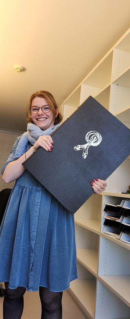 Wortwitz der Woche unserer Mitarbeiterin @julia_hin: Schlägt man dich mit der #wenzelsbibel, wirst du wahrlich von Gottes Wort erschlagen. Amen  🙏🏼 #medievaltwitter #funatwork #workinghard