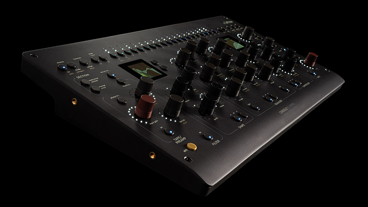 audioXP_editor's tweet image. Swedish studio solutions innovators Softube introduced a new generation of its mixing control surface, the new Console 1 Channel Mk III. 
Read More audioxpress.com/news/softube-a…
#hardwareemulation #mixingconsoles #analogemulation @SoftubeStudios