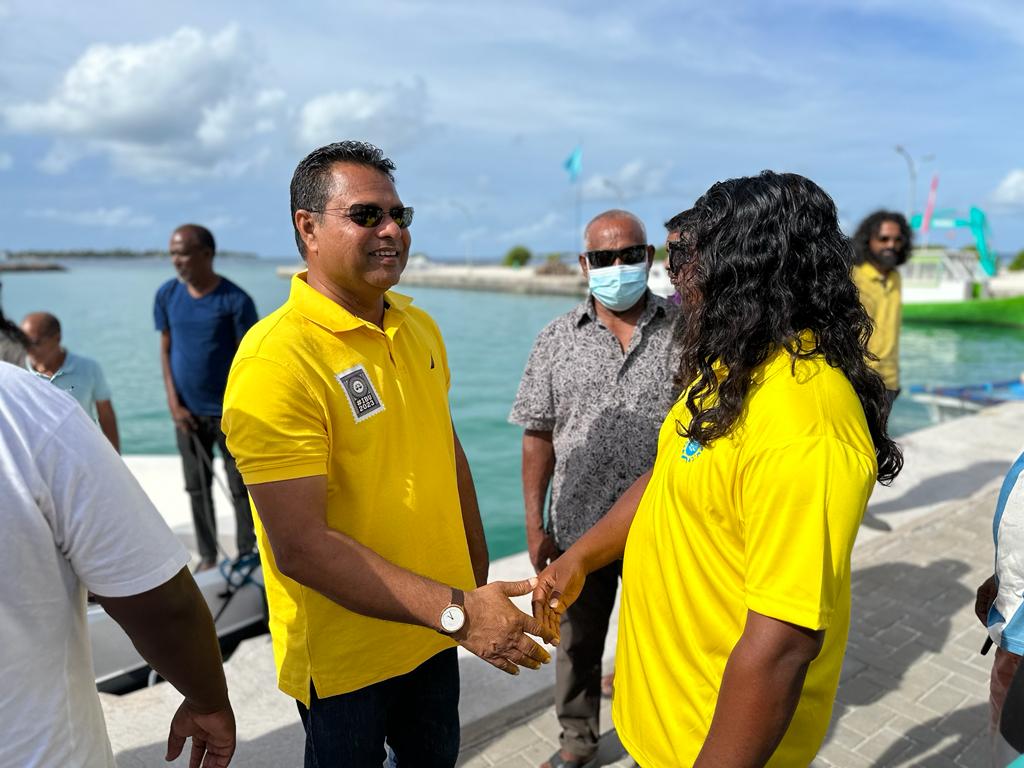 Sabintey's tweet photo. 📍ލ ހިތަދޫ

މިނިސްޓަރ @AhmedMahloof އާއި ތ،ލ ކޯޑިނޭޓަރ @myfoona އަދި ޓީމް ހިތަދޫއަށް.

#IbuOk
#IbuAslam2023
#UfaaverAmaanRaajje https://t.co/ydRNEnuzRm