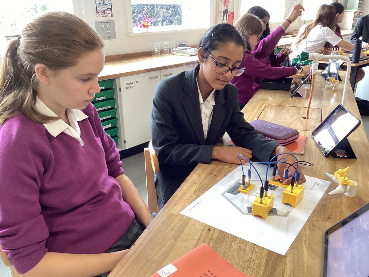 BGSSmartScience's tweet photo. #BGSYear8 carrying out a space pod wiring exercise to apply everything they have learnt about electrical circuits #BGSInquirers #BGSScience https://t.co/phFtL3GF83