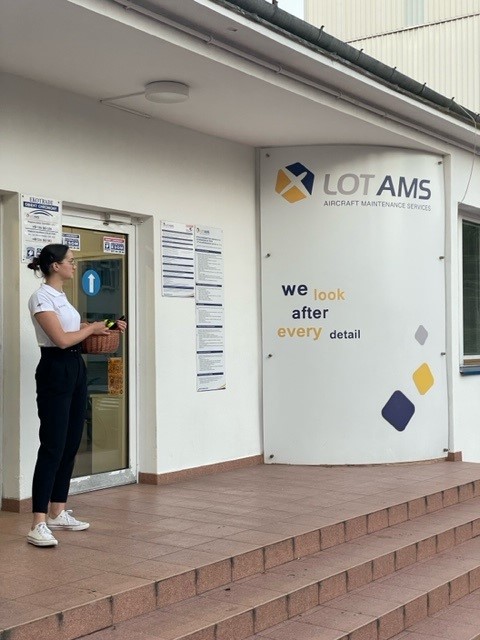 LOTAMS's tweet photo. 2⃣2⃣ September, as part of European Mobility Week, we encouraged our employees to reduce their emissions and get to work by public transport, bicycle or on foot💪At the entrances to our company, hostesses rewarded people who gave up using the car👏
#lotams #greenMRO #eco #Ecology https://t.co/A2sBGMVNzy