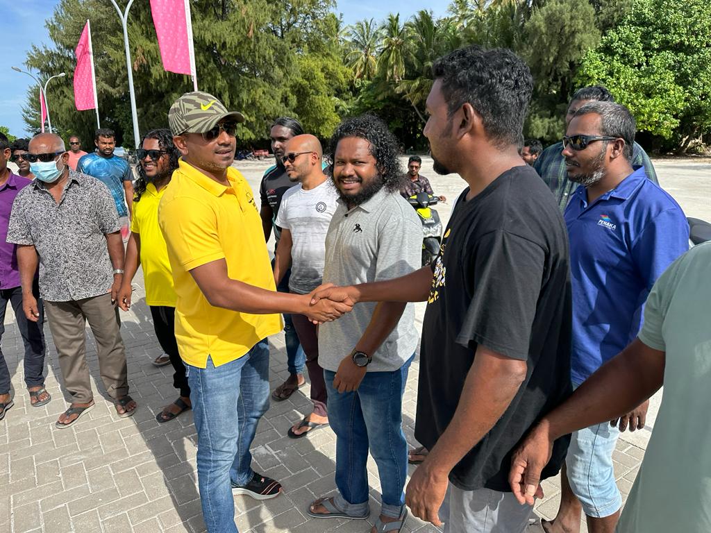 _VSSM_'s tweet photo. 📍ލ ހިތަދޫ

މިނިސްޓަރ @AhmedMahloof އާއި ތ،ލ ކޯޑިނޭޓަރ @myfoona އަދި ޓީމް ހިތަދޫއަށް.

#IbuOk
#IbuAslam2023
#UfaaverAmaanRaajje https://t.co/ndNWV6ADjZ